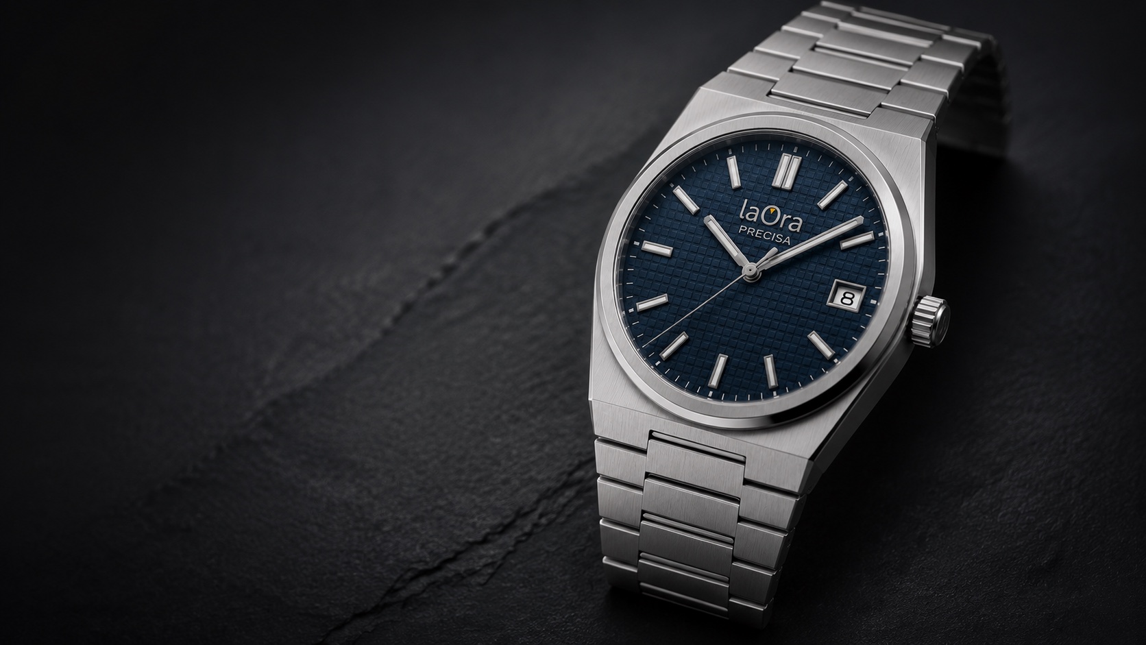 laOra LO-04 Precisa, esfera azul marino con textura de cuadraditos y brazalete integrado