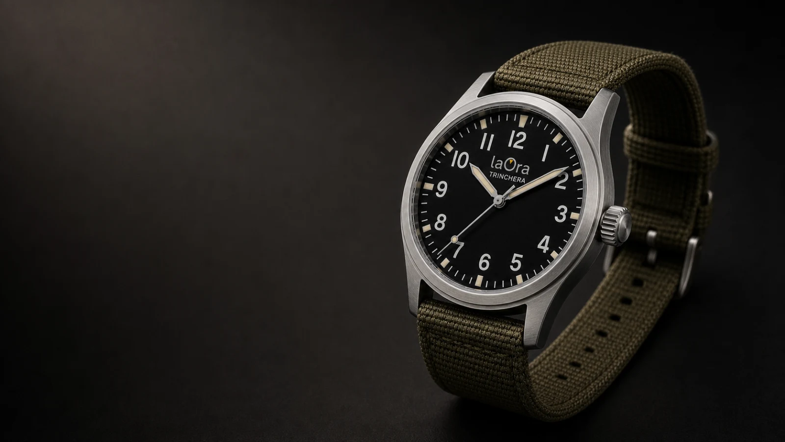 Revisión de un reloj laOra en el taller